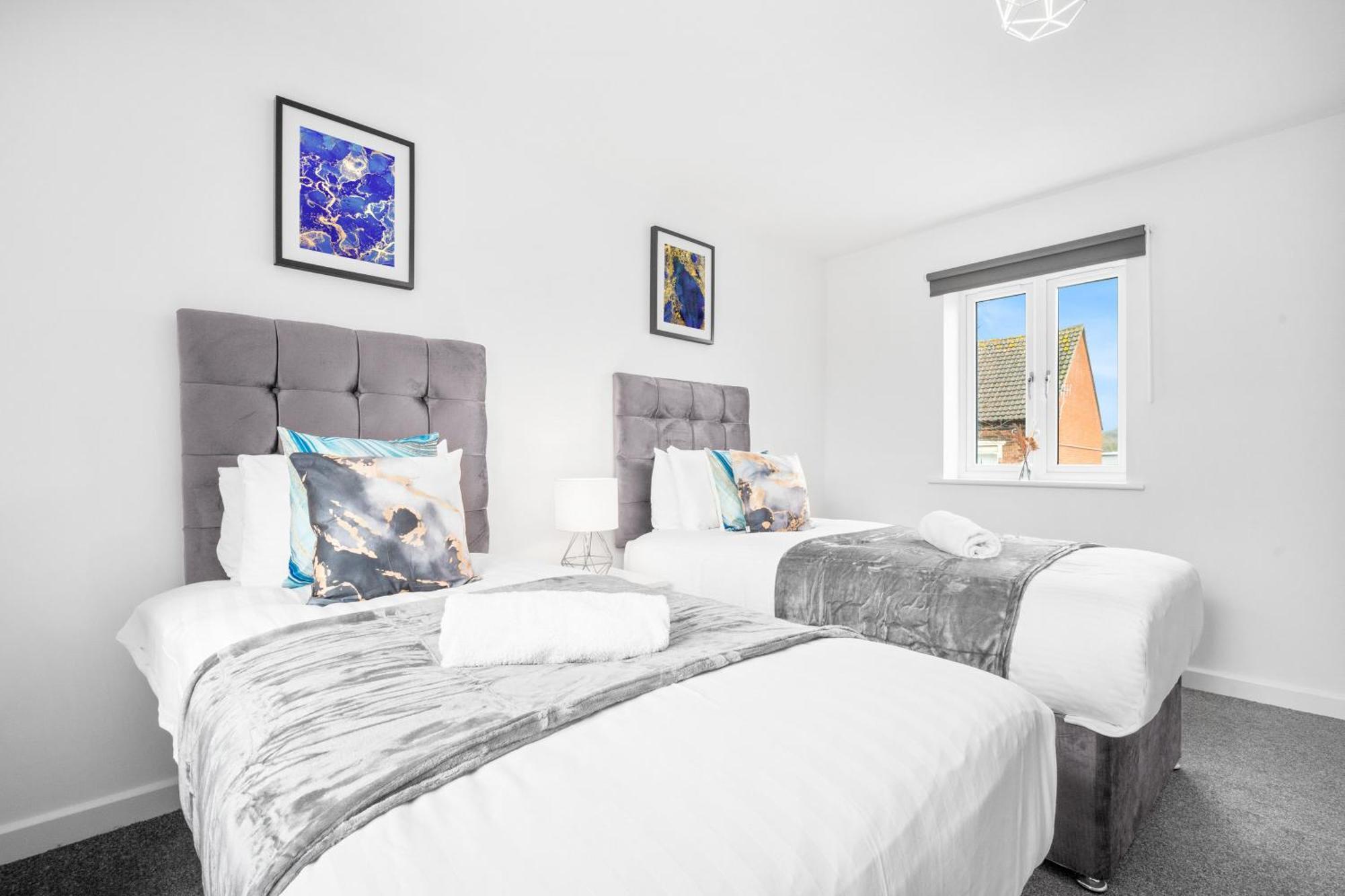 Apartment 2 Bedroom - Private Parking - Wifi - Netflix - Rated - 51c *